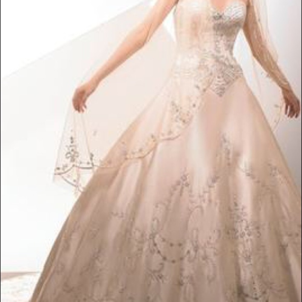Moonlight brand Beautiful sweetheart wedding dress